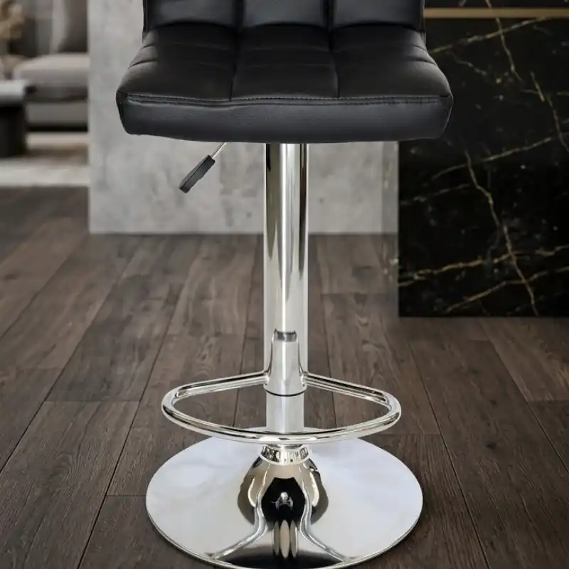 Silla para bar de metal con base cromada para terraza en Playa del Carmen Centro, Quintana Roo