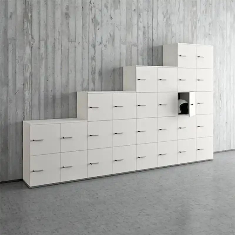 Mobiliario para Archivos de Oficina en Narvarte Oriente y Crédito Constructor | Quantum Benito Juárez Sistema de archiveros modulares escalonados de piso a techo en Alcaldía Benito Juárez con gabinetes en blanco mate, puertas abatibles y jaladores cromados para despachos contables y jurídicos en Narvarte Oriente, Crédito Constructor y Letrán Valle